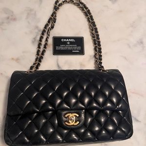 Chanel Quilted black CC leather Flap handbag